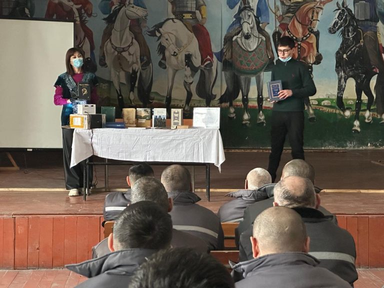 Абай облысының қауіпсіздігі орташа мекемесінде «Оралханның тәрбиелік ойлары» атты кинопоказы мен кітап көрмесі ұйымдастырылды