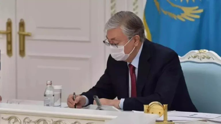 Президент ТМД елдерінде қос азаматтықты анықтауға көмектесетін жаңа заңға қол қойды