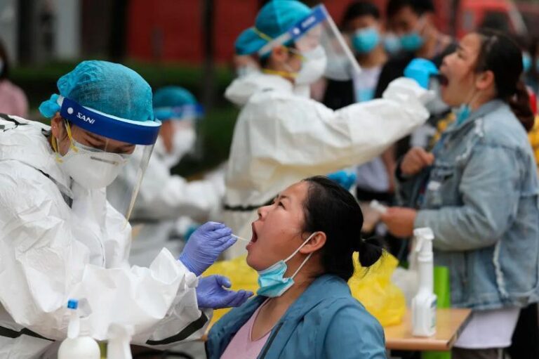 Карантин усилили в Пекине на фоне роста числа новых случаев COVID-19