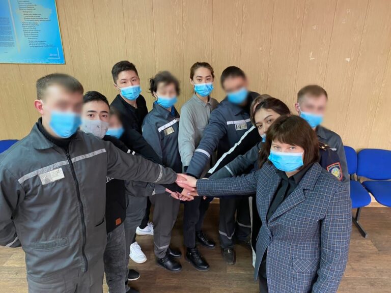 Тергеу изоляторындағы сотталғандармен Көкшетау университетінің психолог студенттері тренинг өткізді