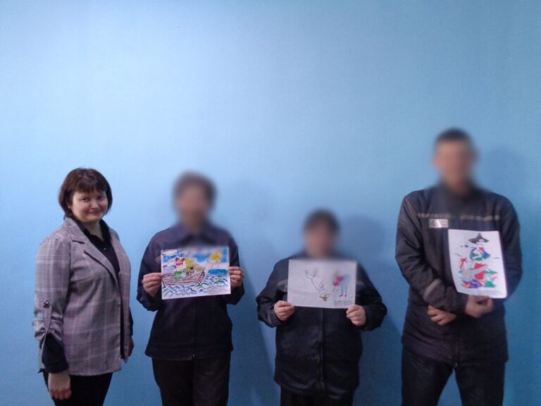 Психологи учреждения ЕЦ-166/23 провели с осужденными занятие, приурочив творческий час к Дню юмора
