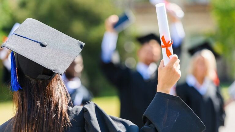 Жоғары оқу орындарына берілетін гранттар 75 мыңға дейін ұлғаяды – Үкімет