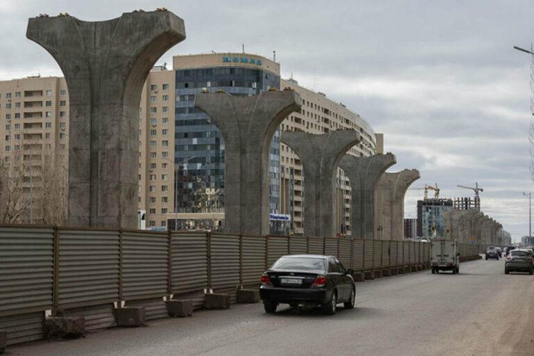 «Сауда орындары мен көлік тұрағы»: Мамандар Нұр-Сұлтандағы LRT құрылысының қалай өзгеретінін айтты