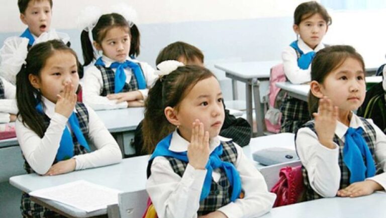 Қазақстандық мектептерде кейбір пәндер бойынша ұлдар мен қыздарды бөлек оқытуды ұсынылды