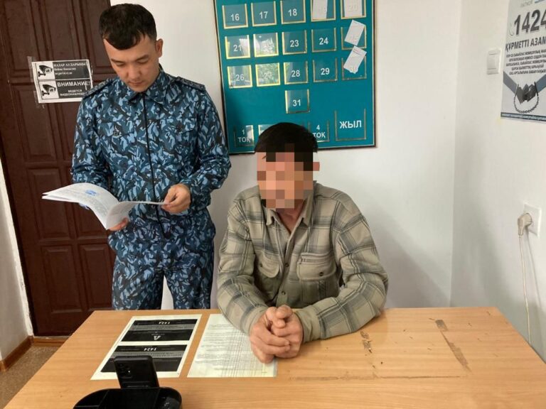 Ақтөбеде таныстарының ұялы телефонын жымқырып келген есепте тұрған сотталған түрмеге қамалды