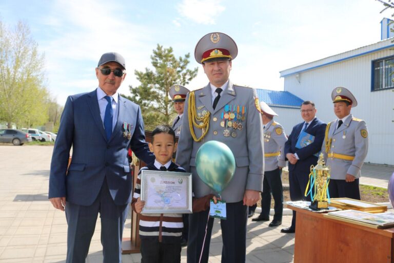 Ақтөбеде ҚАЖ қызметкерлерінің балалары арасында өткен сурет салудан байқаудың жеңімпаздары марапатталды