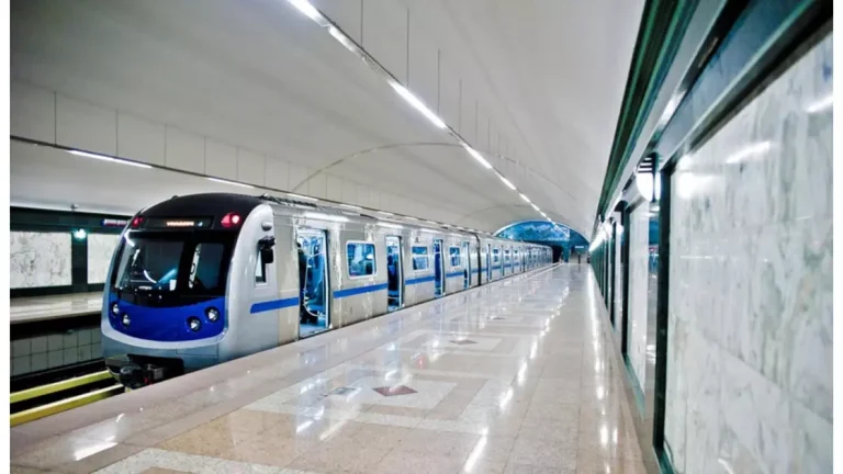 Алматы метросында пойыздың не себепті тоқтап қалғаны анықталды