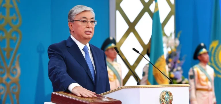 Елбасының мәртебесі және президент өкілеттігі: Конституцияға қандай өзгерістер мен толықтырулар енгізіледі?