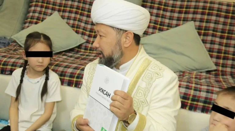 Қазақстанның бас мүфтиі Наурызбай қажының сәнді сағаттары көпшілік талқысына түсті