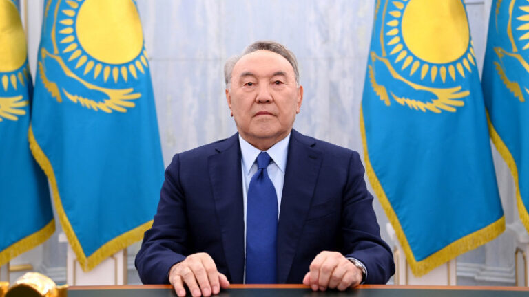 Нұрсұлтан Назарбаев қазақстандықтарды Жеңіс күнімен құттықтады