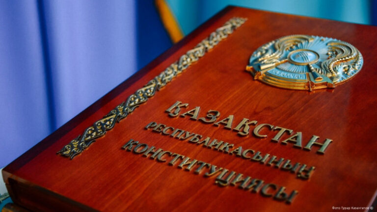 Референдум: бюллетеньде неге бір ғана сұрақ?