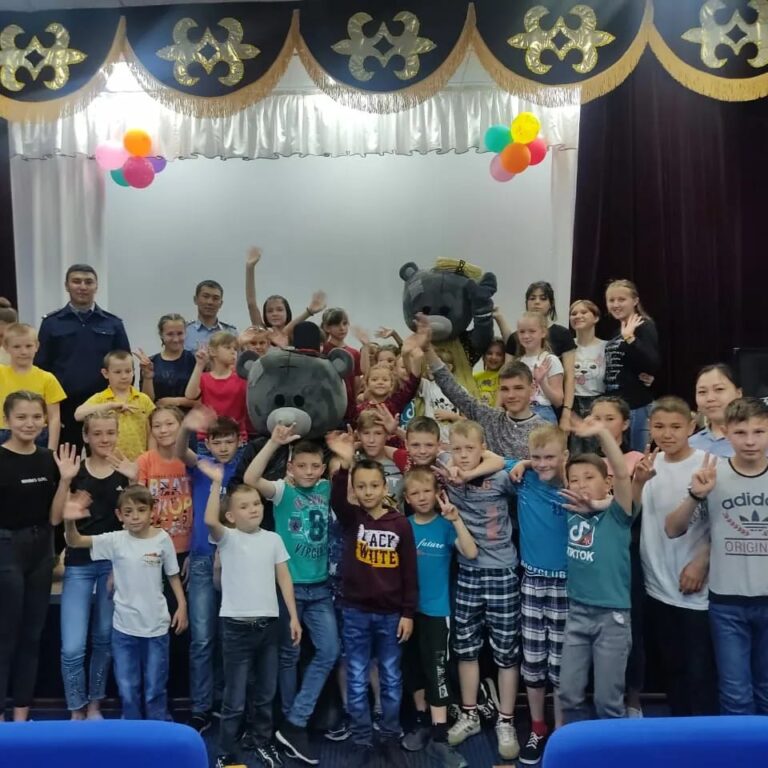 В «Центре адаптации несовершеннолетних» с.Сандыктау побывали сотрудники учреждения ЕЦ-166/25 в День защиты детей