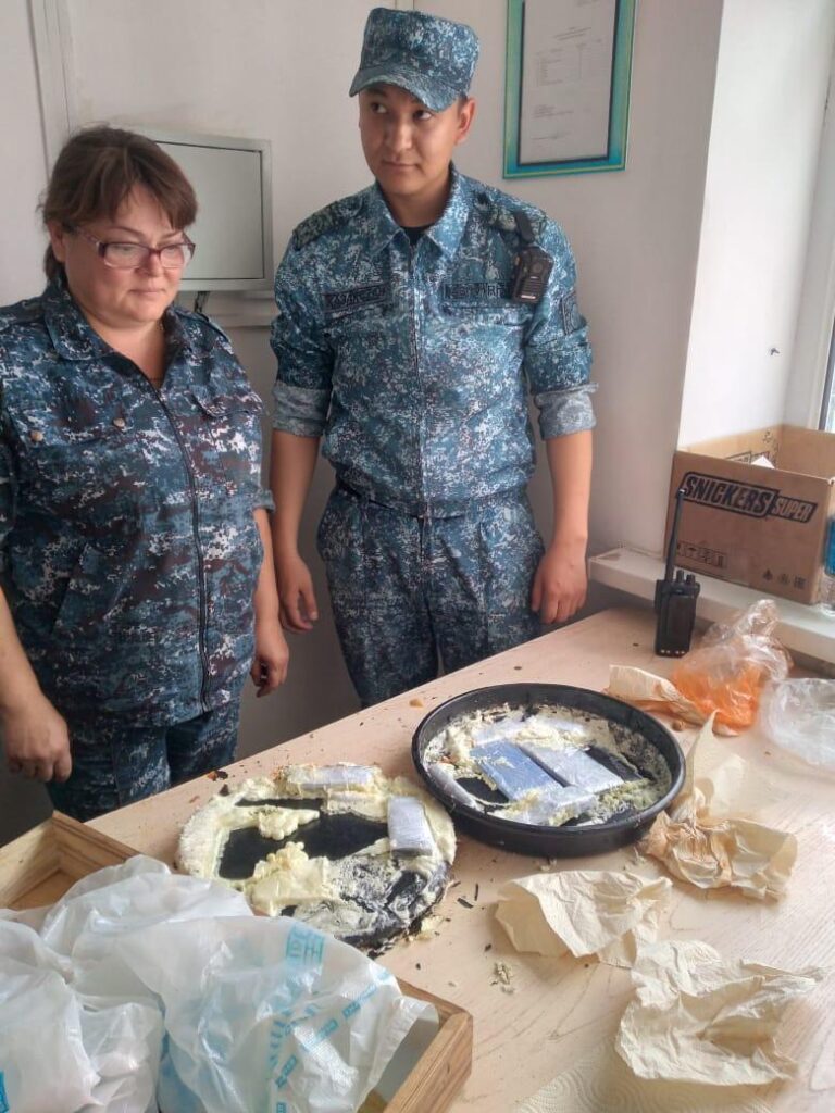 Сотрудники столичной колони предотвратили попытку переноса запрещенных веществ