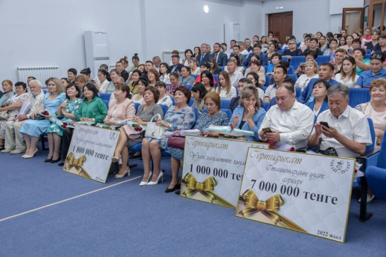 Алматы облысында жылдың үздік медицина мамандары марапатталды