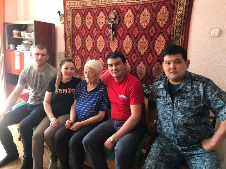 Протянем руку помощи