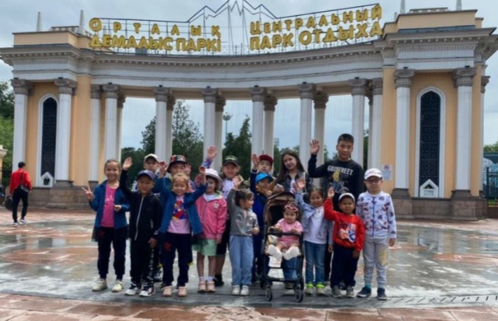ҚАЖ қызметкерлері балаларды құттықтады