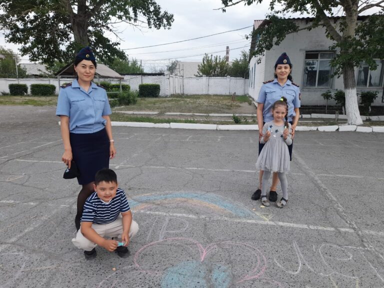 Конкурс детских рисунков на асфальте организовали в ВКО  для детей сотрудников УИС
