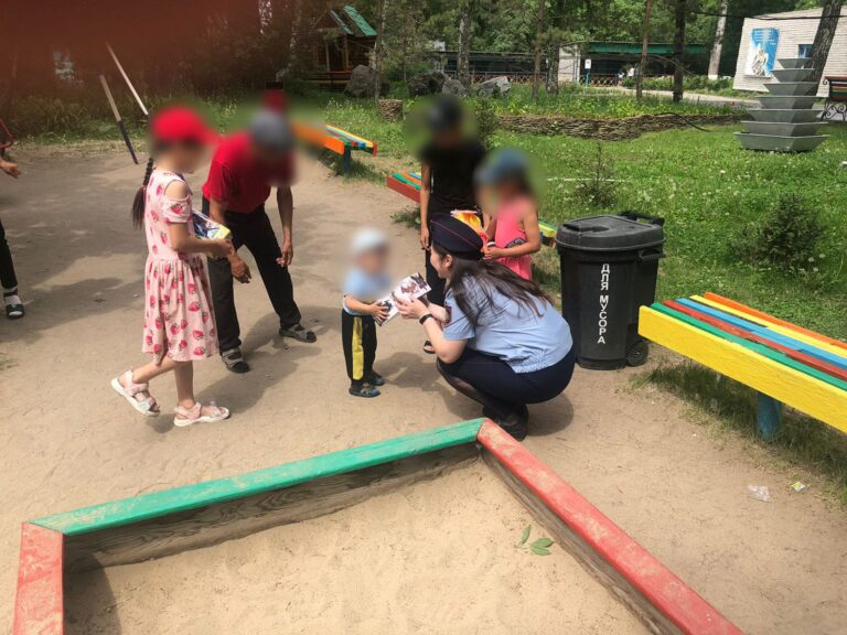 Пробация қызметінің қызметкерлері сотталушының балаларын құттықтады