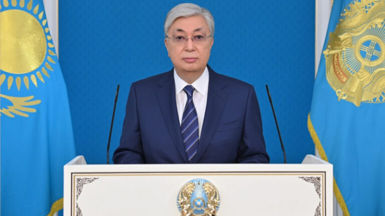 Президент Токаев призвал казахстанцев сделать «исторический выбор»
