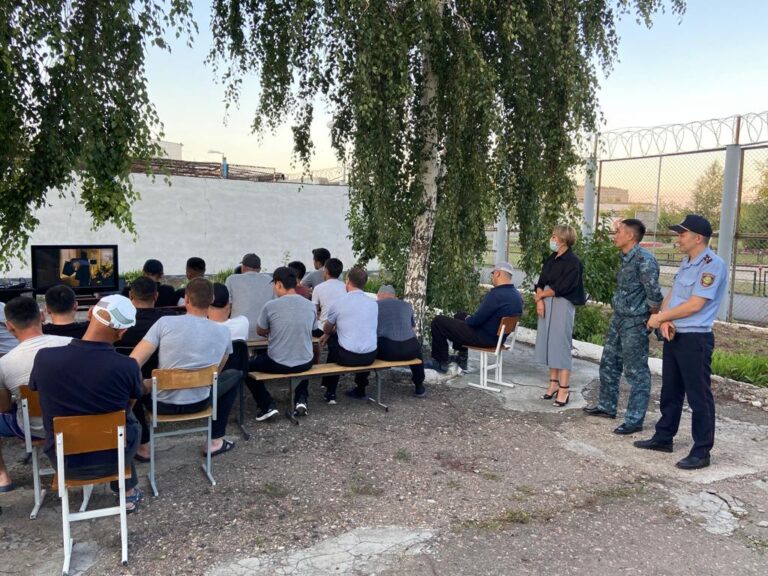 Кинотерапию провели психологи с осужденными в колонии Нур-Султана