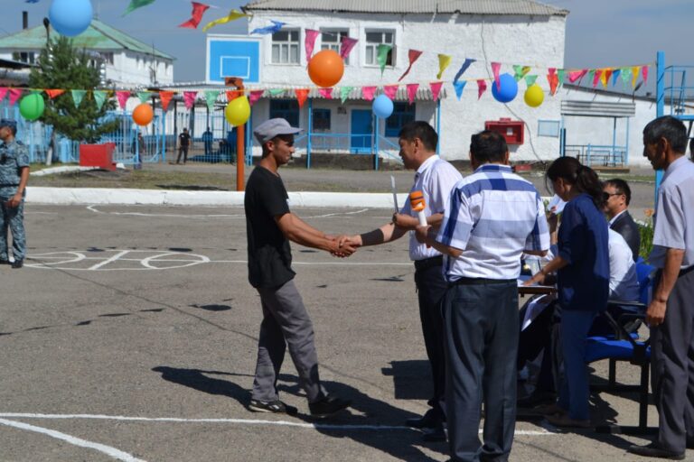 Осужденные получили дипломы