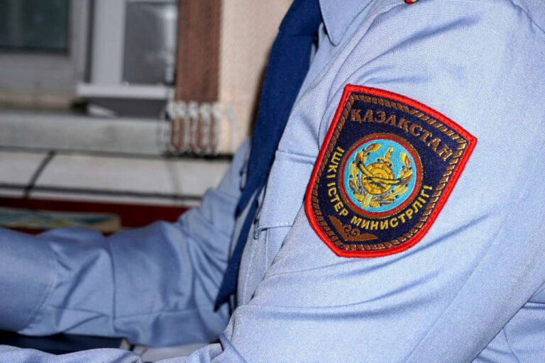 Түркістандық полицейлермен жол белгілері жаңартылуда