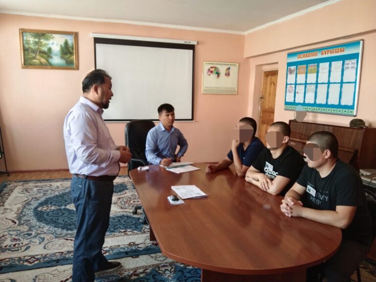 Дінтану ғылымдарының РҺD докторы сотталғандармен сұхбат өткізді.