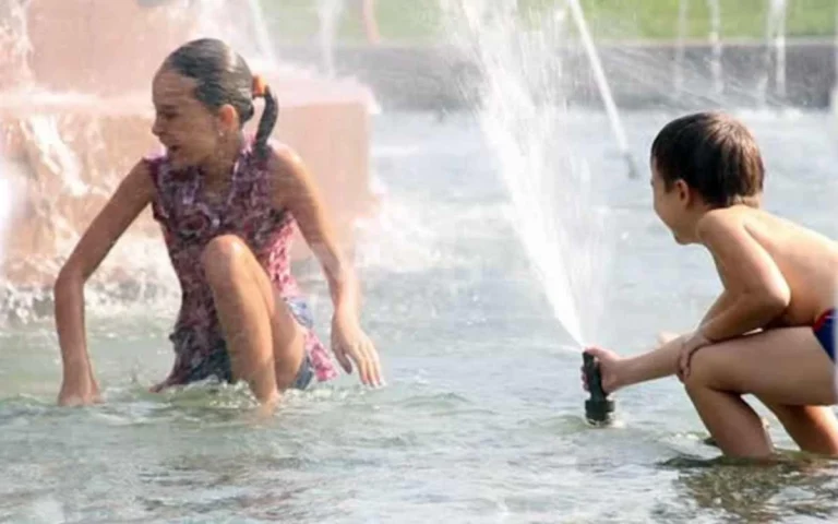Нұр-Cұлтанда субұрқақтарға шомылған балалар жаппай вирус жұқтырып жатыр