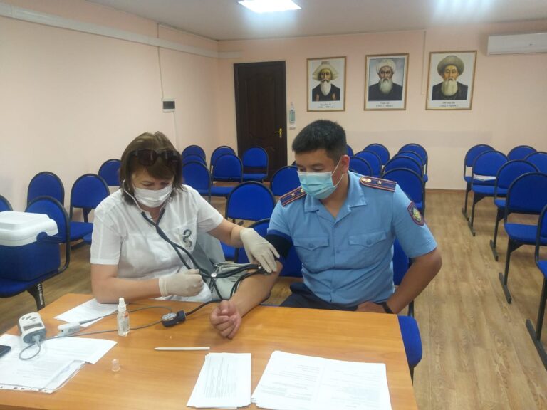 Сотрудники ДУИС Нур-Султана прошли четвертый этап вакцинации против COVID-19