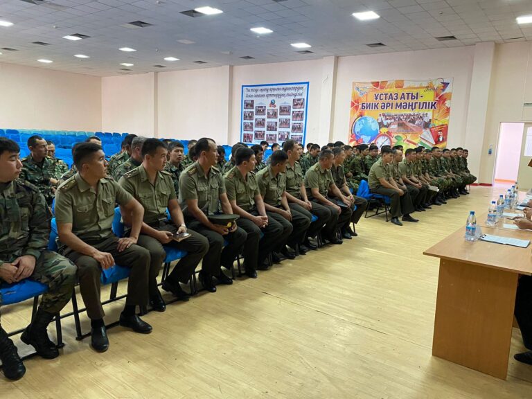 Жетісайлық полицейлер жол жүру ережелері бойынша жиналыс өткізді