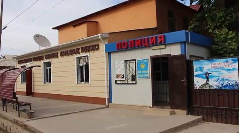 Полицейлер қос азаматтық алып жүрген ер адамды анықтады