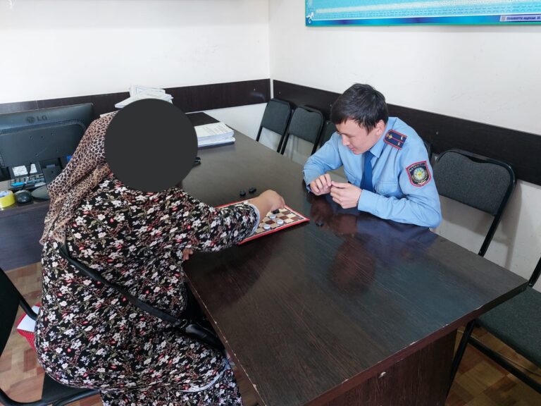 Шашкадан жеңімпаз әйел