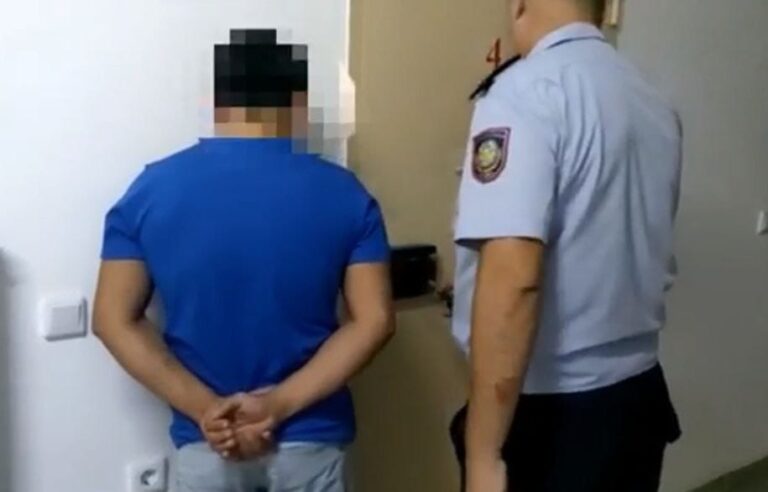 Түркістан облысының полицейлері шетел азаматынан есірткі затын тәркіледі