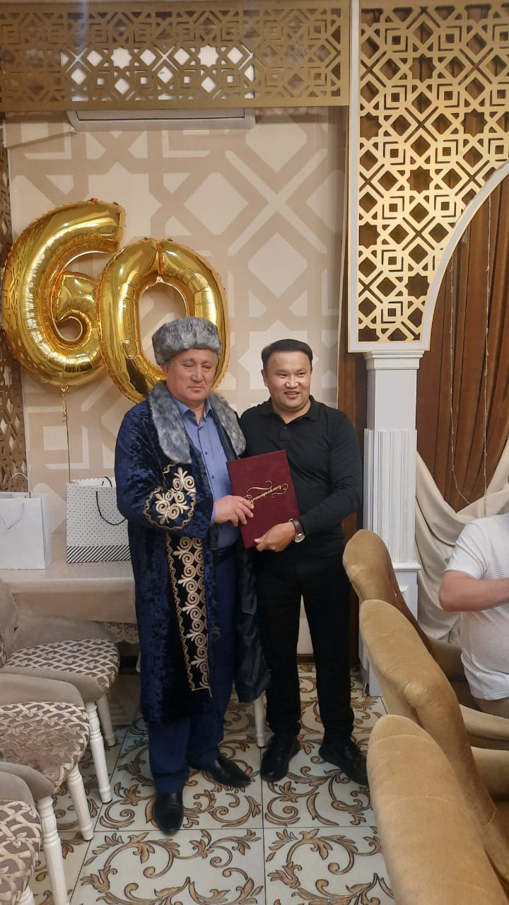 Сотрудники поздравили с 60-летним юбилеем ветерана УИС