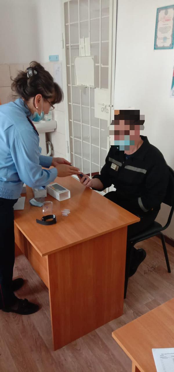 Осужденному инвалиду столичной колонии вручили тифлосредства для незрячих людей