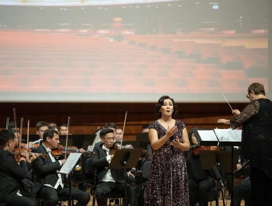 Қазақ мемлекеттік симфониялық оркестрінің «Андреа Бочеллидің репертуарындағы әйгілі ариялар мен әндер» атты концерті өтті