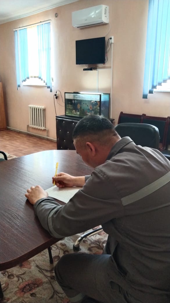 Ұрлық жасаған сотталған адалдық туралы өлең жазды