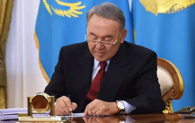 Нұрсұлтан Назарбаевтың есімі Қазақстан әнұраны авторларының қатарынан алына ма?