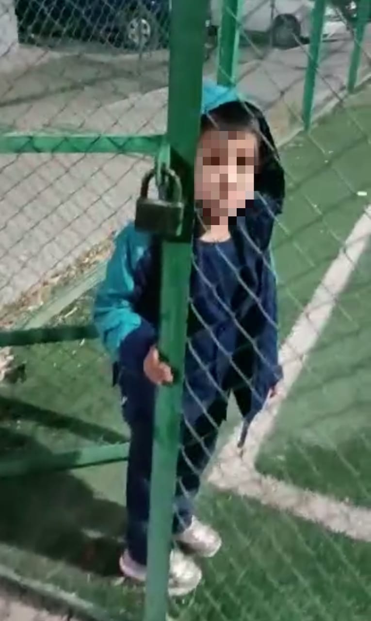 Түркістан облысы полицейлері жоғалған 8 жасар баланы үйінеқайтарды
