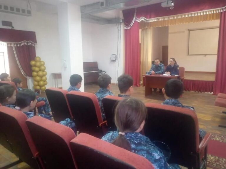 Сотрудники УИС Алматинской области провели лекцию для учеников кадетов