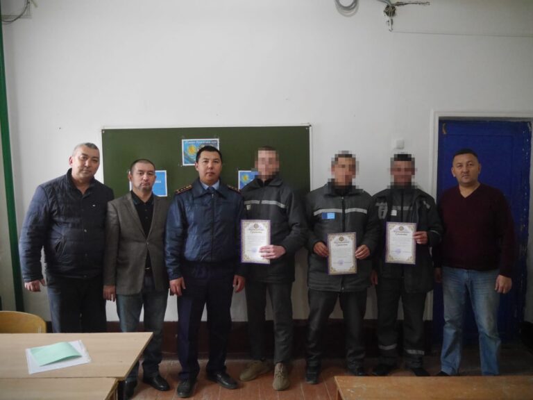 Вечерней школе провели День Республики