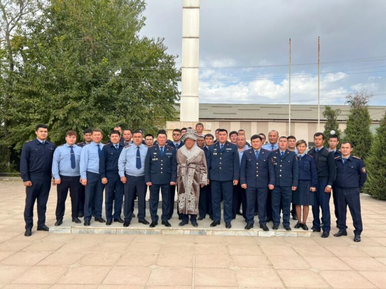 Жетісайлық полицейлер 1-қазан «Халықаралық қарттар күні» қарсаңында ардагерлерді құттықтады