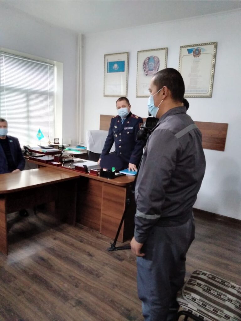 Сенаторлар жазасын өтеушілермен кездесті