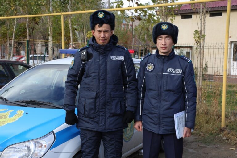 Жүкті әйелді перзентханаға жедел жеткізген полицейлерге дәрігерлер алғыс айтты
