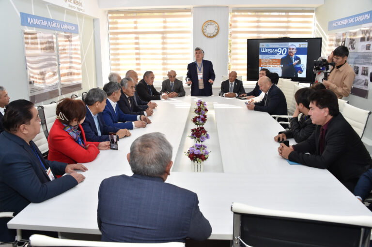 Әл-Фараби атындағы Қазақ ұлттық университетінде Шерхан Мұртазаның туғанына 90 жыл толуына орай ғылыми-тәжірибелік конференция өтті