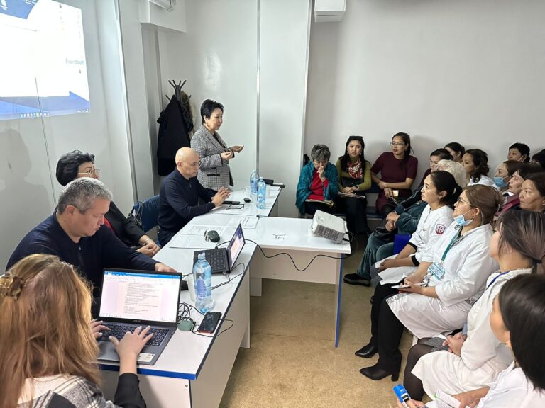 Талғар аудандық ауруханасының басшылығы 16 дәрігерлік амбулаторияның қызметкерлерімен кездесу өткізді