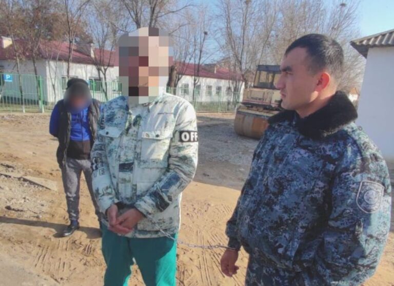 Көршісін пышақпен қорқытып, ұялы телефон мен ақшасын жымқырған ер адам ұсталды