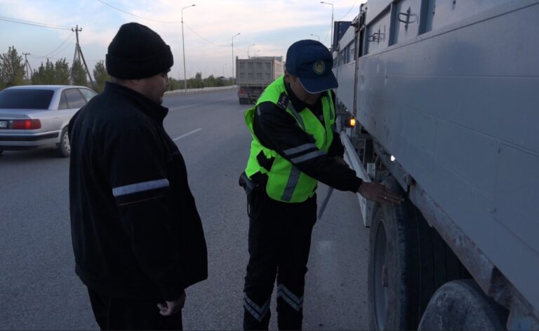 Полицейлер жүргізушілерді қысқы маусымға автокөліктерін дайындауға шақырады