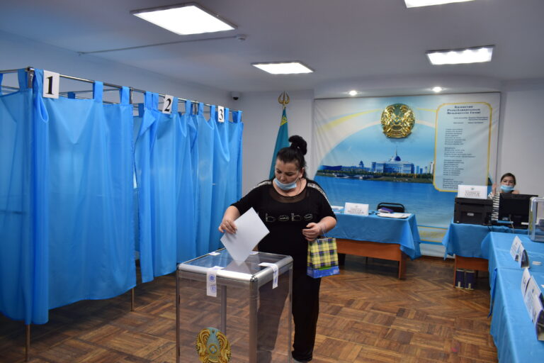 В следственном изоляторе города Петропавловска на закрытом участке №656 прошли внеочередные выборы Президента Республики Казахстан