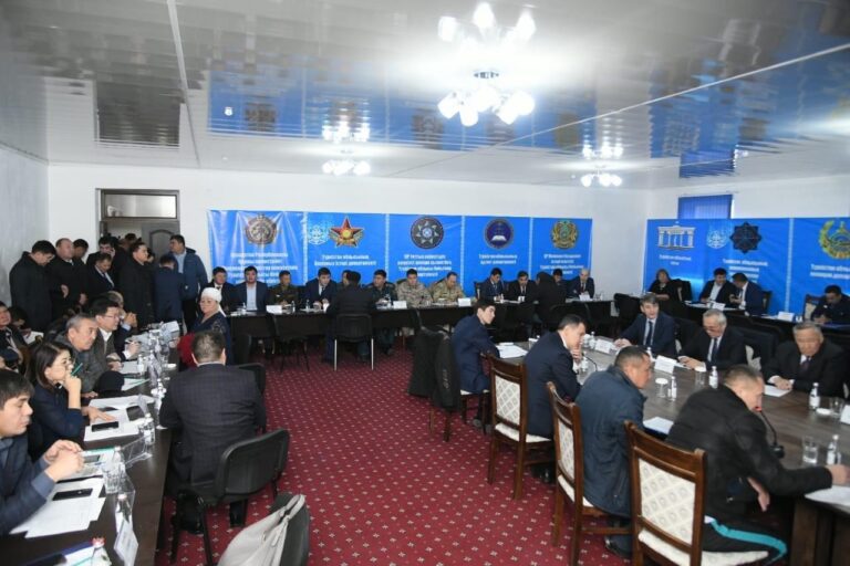 Түркістан облысы әкімімен бірге облыстың бас полицейі 3 ауданда бірыңғай қабылдау күнін өткізді
